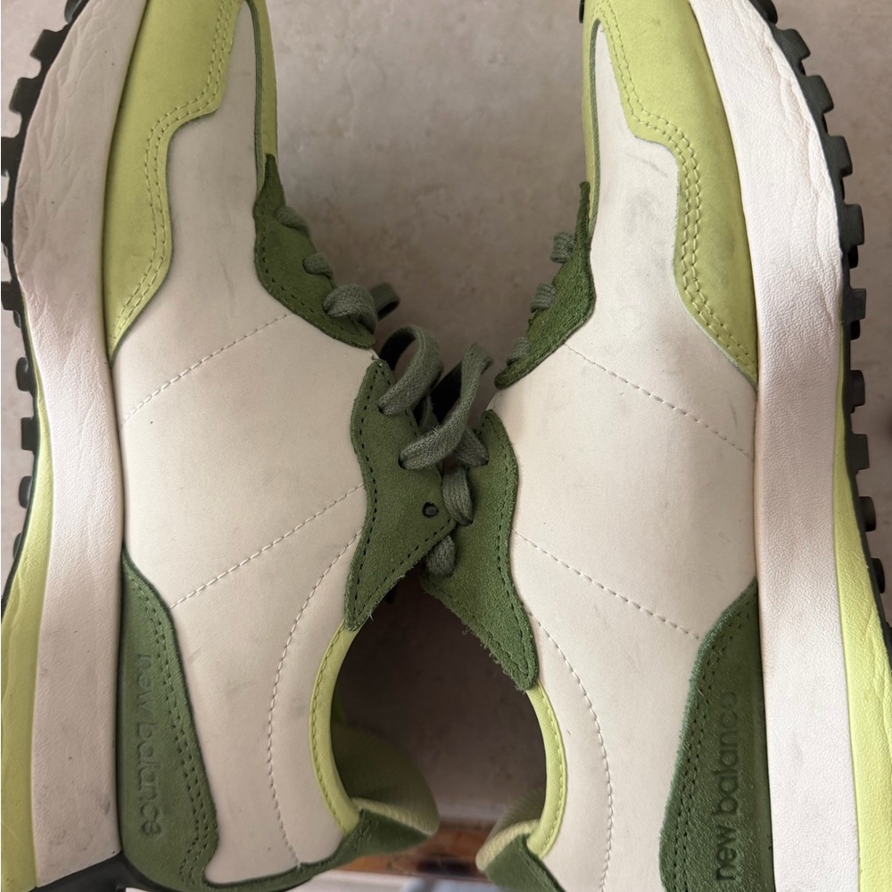 New Balance 327 figs Green & White Retro Runner Sneakers - Picture 5 of 6